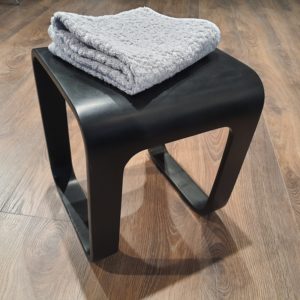כסא למקלחון מעוצב אבן קוריאן שחור 34.5/33 ס"מ